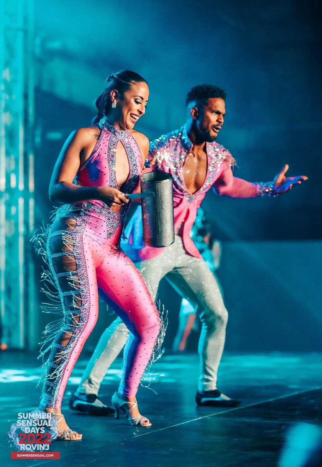 Junior and Carolina performing